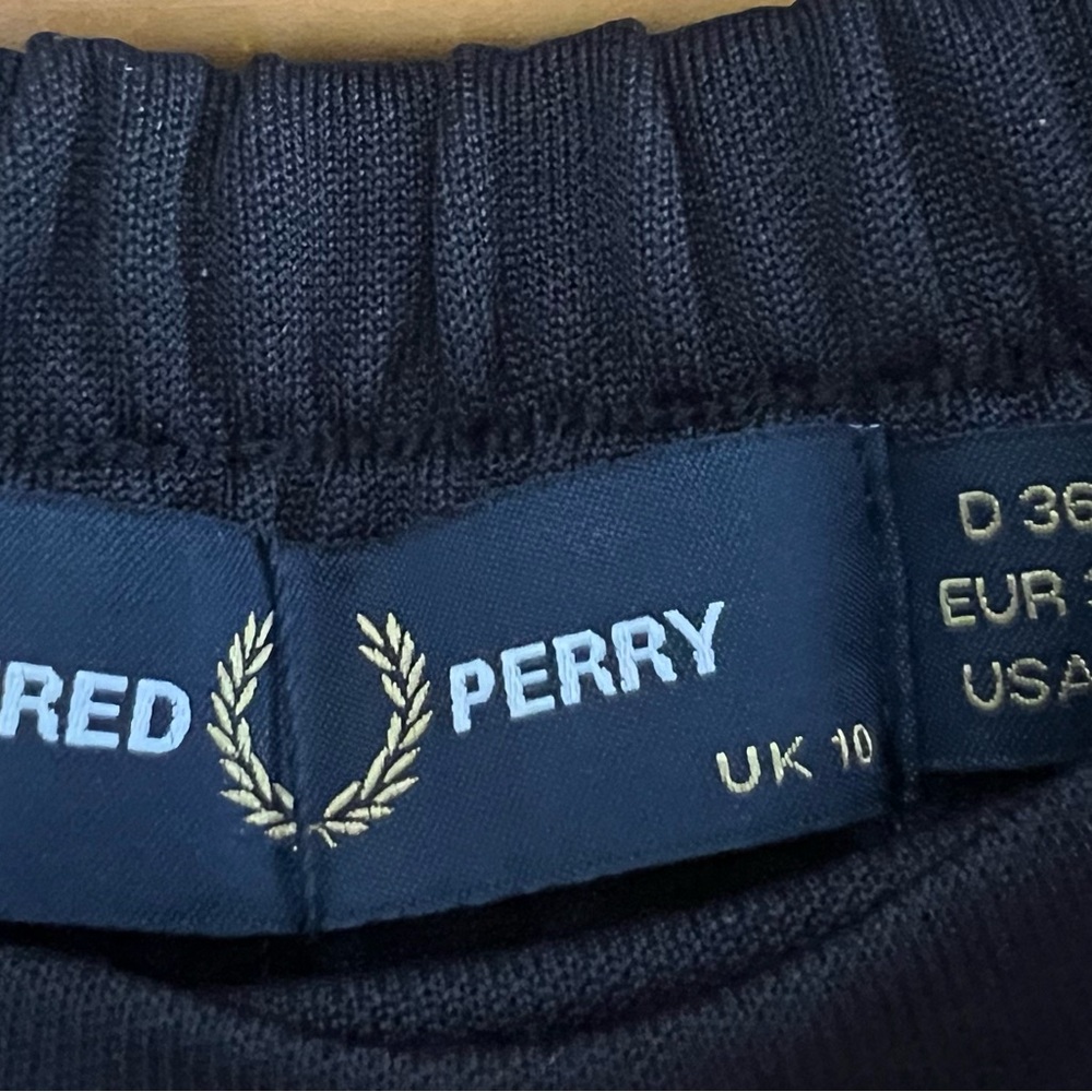 Fred Perry, Elegant Black Pleated Skirt, size US 6